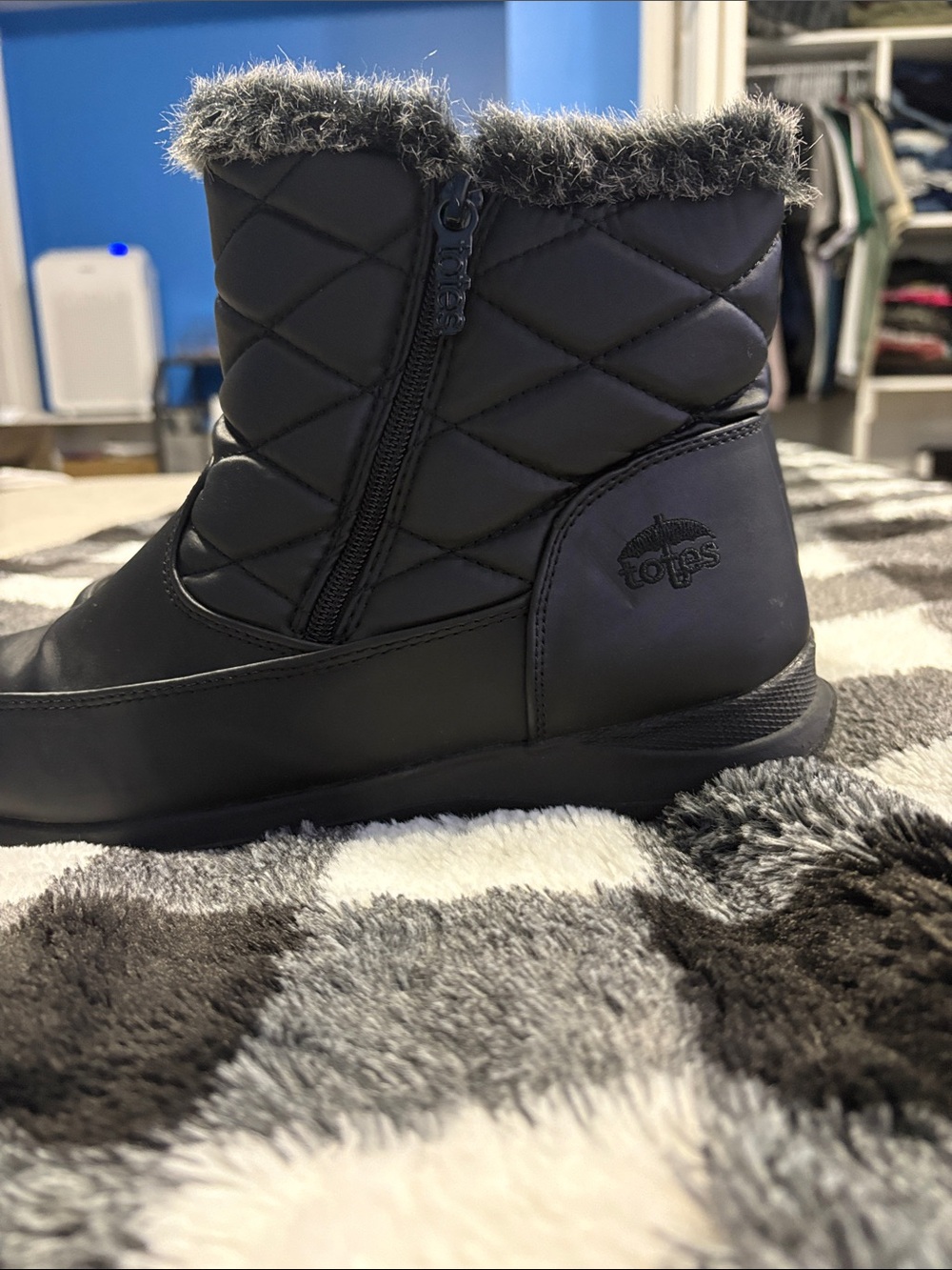totes Black Quilted Faux-Fur Cuffed Winter Boot